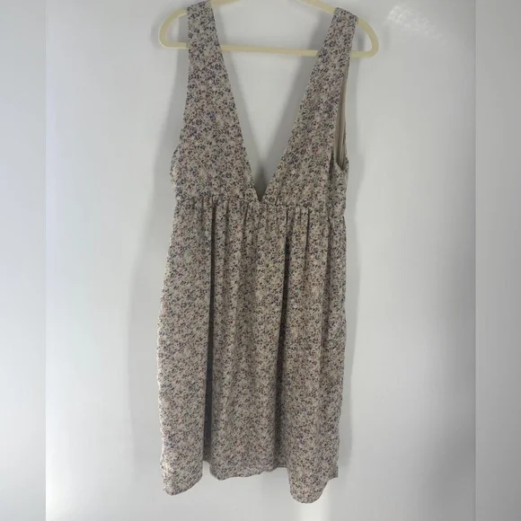 Polagram Taupe Floral Dress with Plunging V Neck. Pockets! - Picture 5 of 8